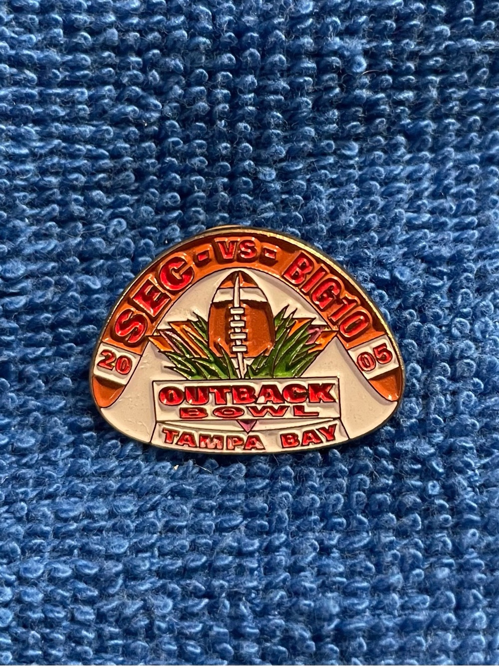 Outback Bowl Tampa Bay 2005 Collectible Enamel Pin SEC vs BIG 10